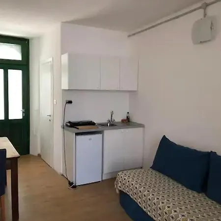 Monolocale A - Monolocale Indipendente Con Divano Letto E Angolo Cottura